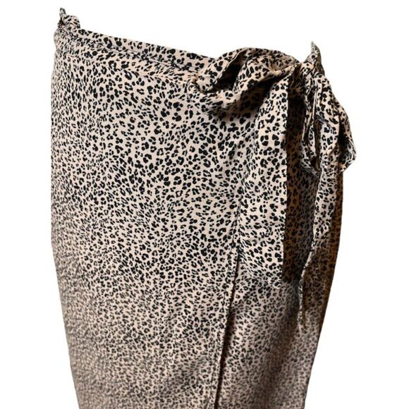 NWOT Urban Romantics Wrap Skirt Leopard print Rayon Tie Side Size Small - Picture 2 of 10